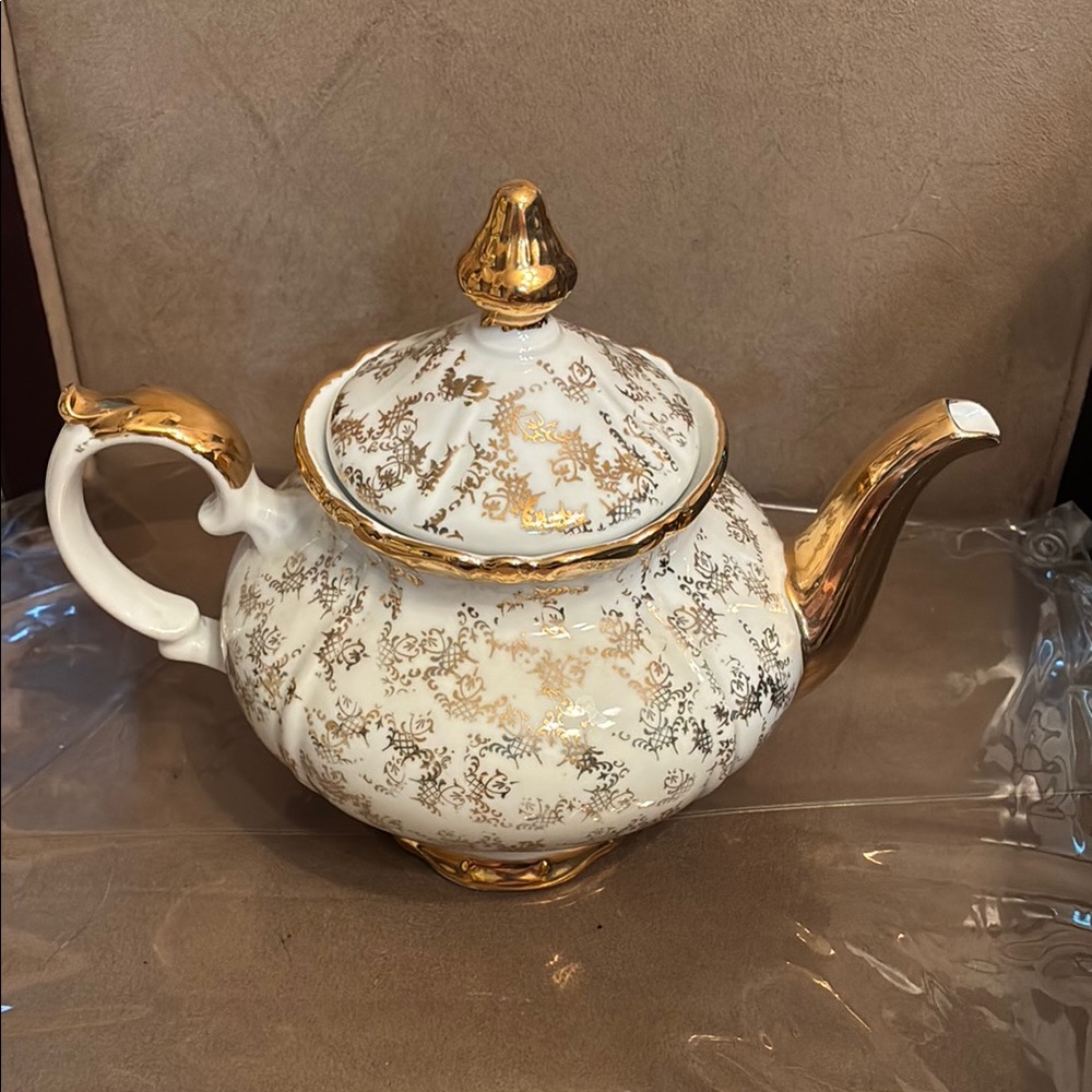 Bavaria Fash Elegant Gold and White Teapot - Picture 3 of 11